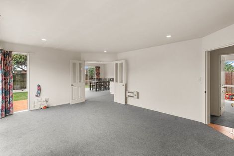 Photo of property in 4 Rosefield Lane, Northcote, Christchurch, 8052