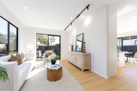 Photo of property in 3a Pendlebury Street, Green Bay, Auckland, 0604