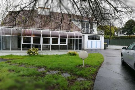 Photo of property in 21 Lyndhurst Road, Te Atatu South, Auckland, 0610