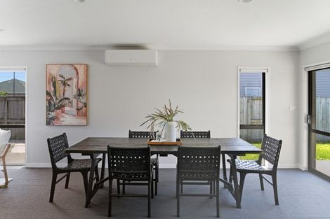 Photo of property in 5 Ella Place, Papamoa Beach, Papamoa, 3118