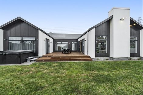Photo of property in 28 Honeyfield Drive, Whalers Gate, New Plymouth, 4310