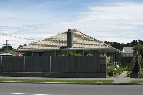 Photo of property in 122 Estuary Road, South New Brighton, Christchurch, 8062