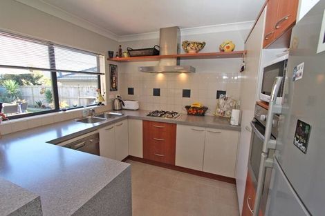 Photo of property in 12 Bellshill Close, Wattle Downs, Auckland, 2103
