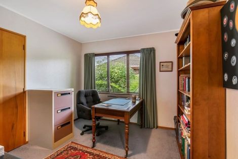 Photo of property in 2/5 Wernham Place, Northcote, Auckland, 0626