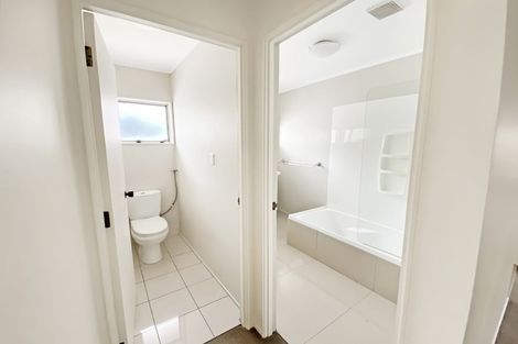 Photo of property in 2/25 Palliser Lane, Browns Bay, Auckland, 0630