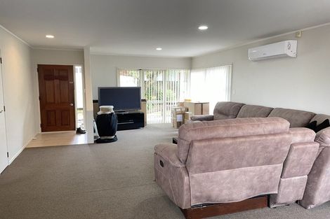 Photo of property in 2/2 Whitford Road, Howick, Auckland, 2014