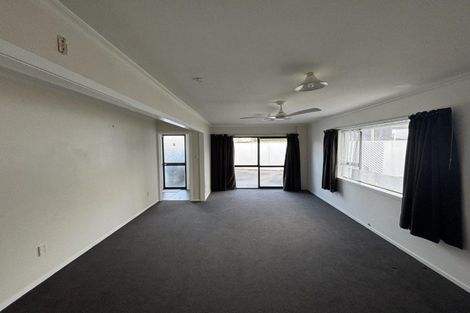 Photo of property in 28 Breakwater Road, Moturoa, New Plymouth, 4310