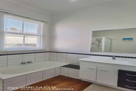 Photo of property in 100 Hatea Drive, Regent, Whangarei, 0112