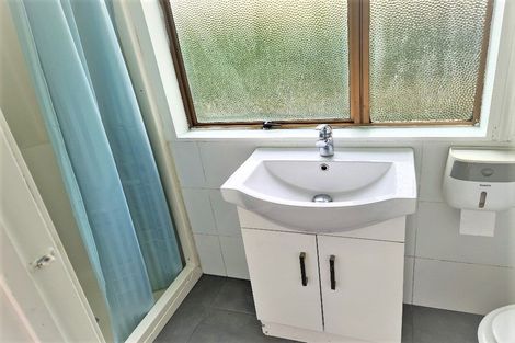 Photo of property in 17 Covil Avenue, Te Atatu South, Auckland, 0610