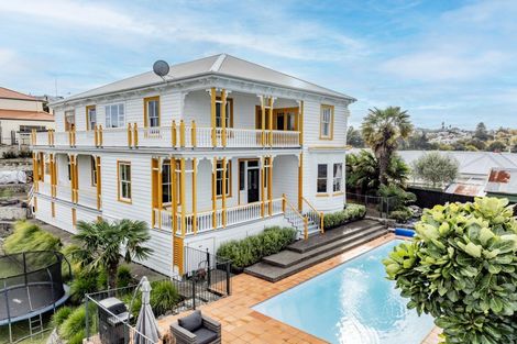 Photo of property in 15 Sealy Road, Bluff Hill, Napier, 4110