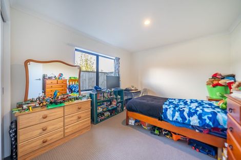 Photo of property in 94 Sunstone Crescent, Timberlea, Upper Hutt, 5018