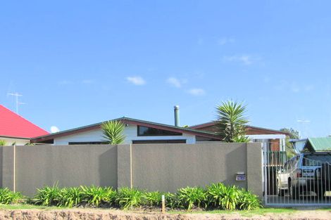 Photo of property in 32 Karewa Parade, Papamoa Beach, Papamoa, 3118