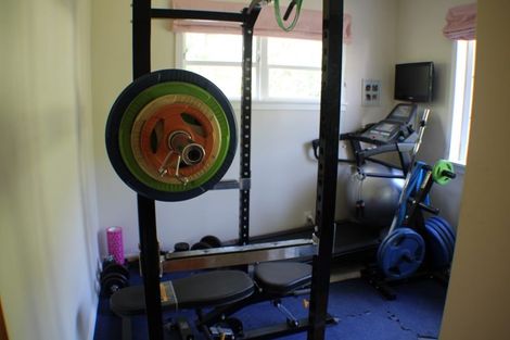 Photo of property in 5 Woodvale Grove, Fairfield, Lower Hutt, 5011