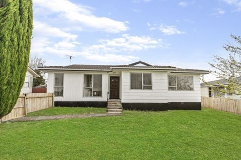 Photo of property in 122 Shifnal Drive, Randwick Park, Auckland, 2105