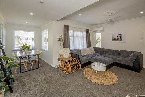 Photo of property in 27 Wilton Street, Levin, 5510