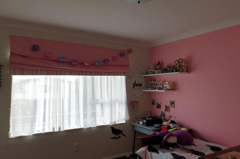 Photo of property in 2 Naver Place, Papakowhai, Porirua, 5024