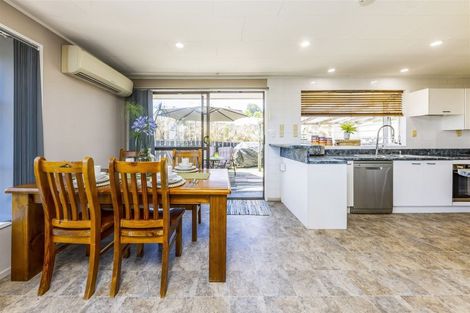 Photo of property in 5 Wesleydale Place, Papakura, 2110