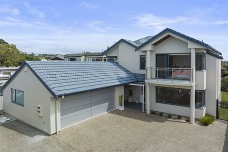Photo of property in 22 The Esplanade, Eastern Beach, Auckland, 2012