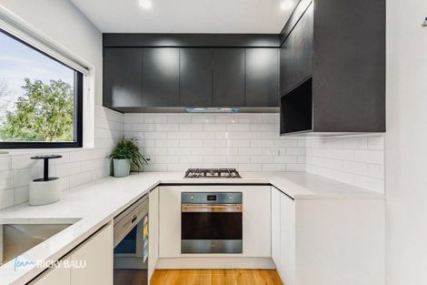 Photo of property in 43a Mirrabooka Avenue, Botany Downs, Auckland, 2010