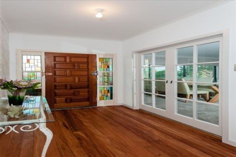 Photo of property in 11 Lake Pupuke Drive, Takapuna, Auckland, 0622