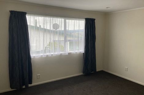 Photo of property in 23b Colchester Crescent, Newlands, Wellington, 6037