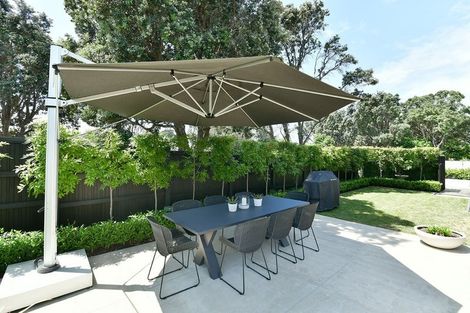 Photo of property in 52 Walton Street, Red Beach, 0932