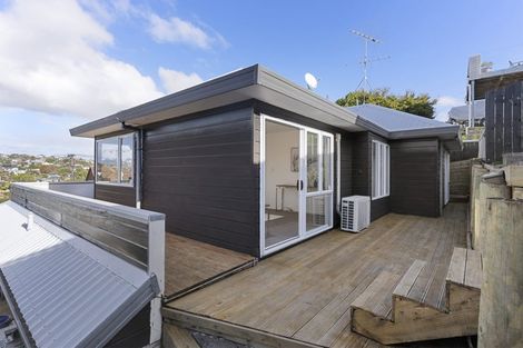 Photo of property in 2/9 Colmar Road, Mellons Bay, Auckland, 2014