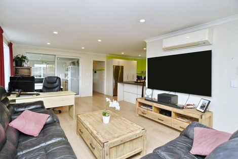 Photo of property in 26 Solander Road, Pegasus, 7612