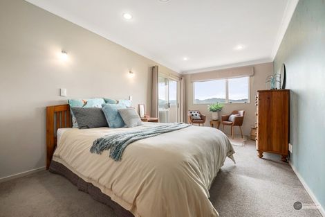 Photo of property in 10 Pomare Road, Tirohanga, Lower Hutt, 5010