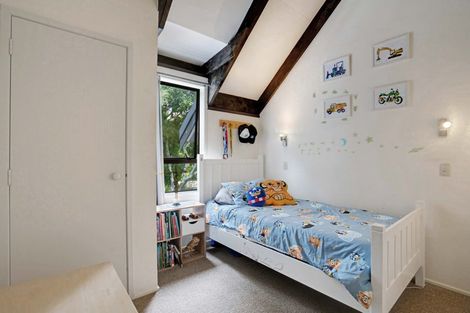 Photo of property in 2/5 Eugen Place, Bayview, Auckland, 0629