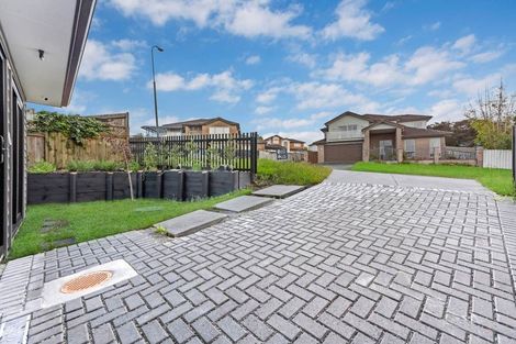 Photo of property in 2d Gordon Stanley Drive, Massey, Auckland, 0614