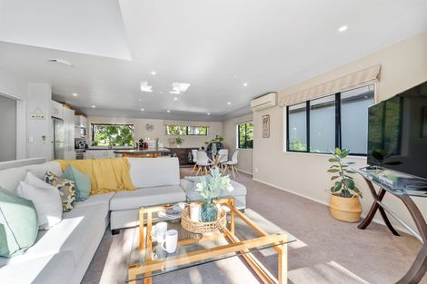 Photo of property in 2/24 Heathcote Road, Castor Bay, Auckland, 0620