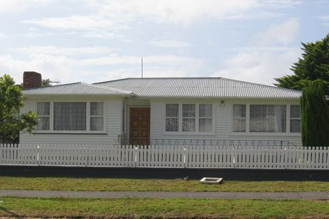 Photo of property in 41 St Leonards Road, Kelston, Auckland, 0602