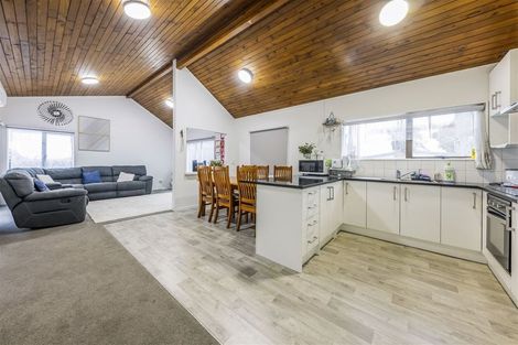 Photo of property in 16 Finlayson Avenue, Clendon Park, Auckland, 2103