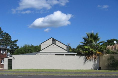 Photo of property in 50 Lagoon Way, West Harbour, Auckland, 0618