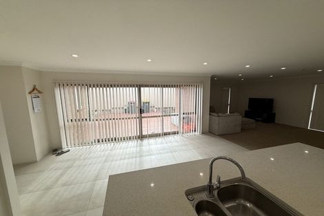 Photo of property in 35 Riverglade Parkway, Te Atatu South, Auckland, 0610