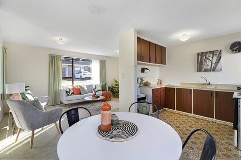 Photo of property in 5/4 Stewart Drive, Newlands, Wellington, 6037