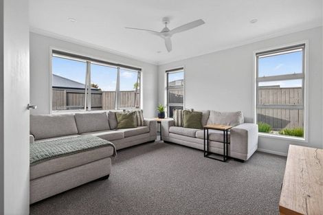 Photo of property in 33 Te Kio Crescent, Papamoa Beach, Papamoa, 3118