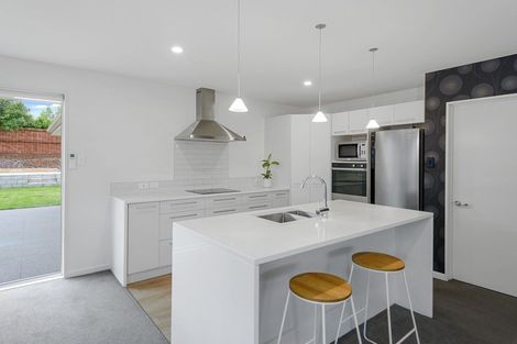 Photo of property in 37 Davaar Crescent, Broomfield, Christchurch, 8042