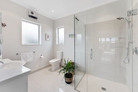 Photo of property in 12 Willowview Drive, Redwood, Christchurch, 8051