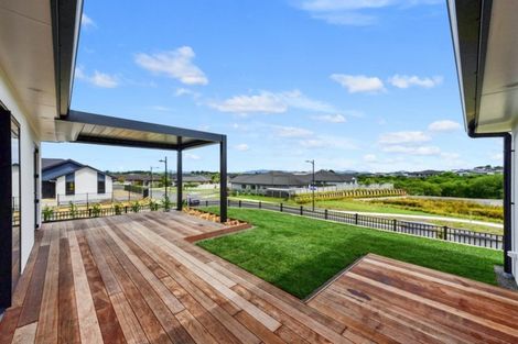 Photo of property in 1 Bosun Place, Te Atatu Peninsula, Auckland, 0610