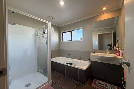 Photo of property in 129 Fernhill Way, Oteha, Auckland, 0632