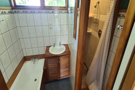 Photo of property in 4 Mahia Place, Kelvin Grove, Palmerston North, 4414