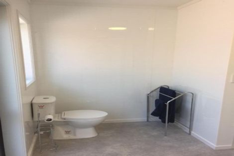 Photo of property in 68 Hobsonville Road, West Harbour, Auckland, 0618