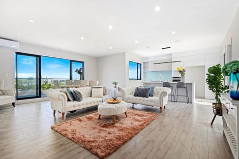 Photo of property in 15a Living Stream Road, Albany Heights, Auckland, 0632