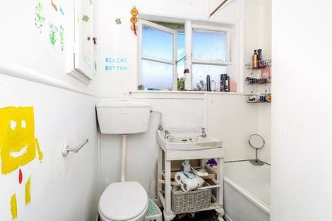 Photo of property in 35 Glenpark Avenue, Frankleigh Park, New Plymouth, 4310