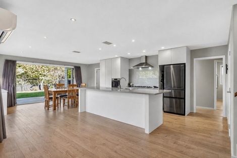 Photo of property in 72 Jellicoe Drive, Hamilton East, Hamilton, 3216