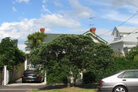 Photo of property in 6 William Bond Street, Stanley Point, Auckland, 0624