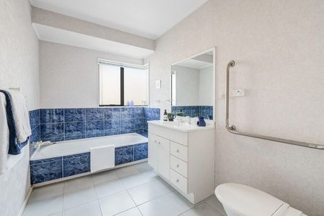 Photo of property in 9 Thornbill Rise, Unsworth Heights, Auckland, 0632