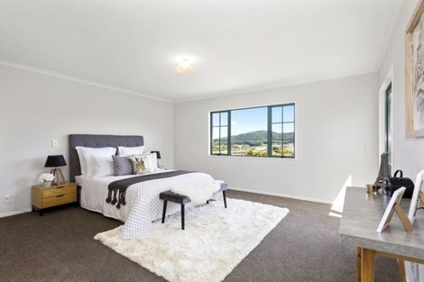 Photo of property in 128 Woodman Drive, Tawa, Wellington, 5028